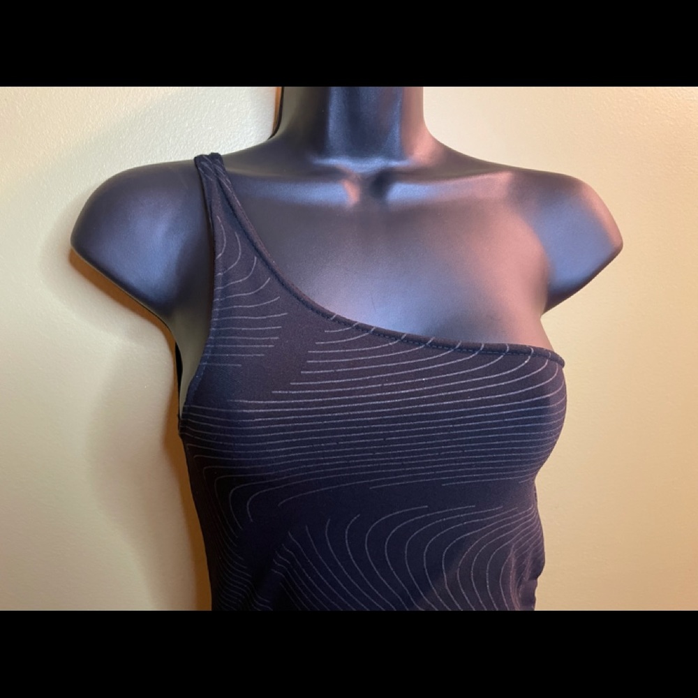 One Shoulder Gown - Picture 2 of 8